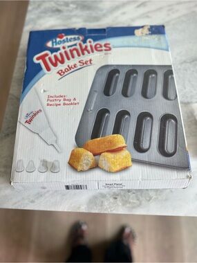 Hostess Twinkies Bake Set - Gray Nonstick Twinkie Pan with Pastry Bag